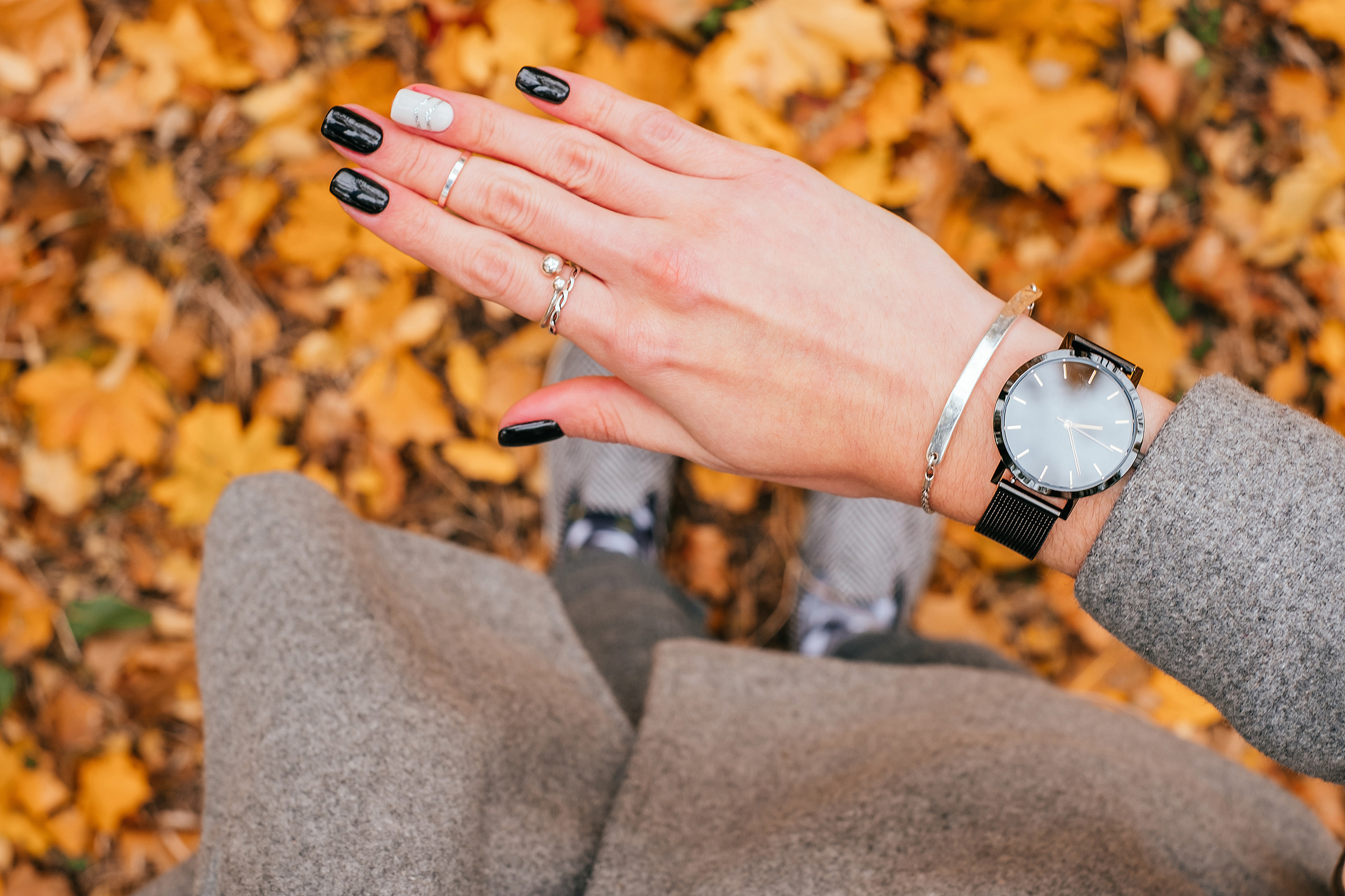 Fall black manicure